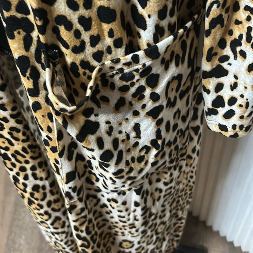 Leopard Print duster Availeable in sizes S, M & L - Picture 3 of 4